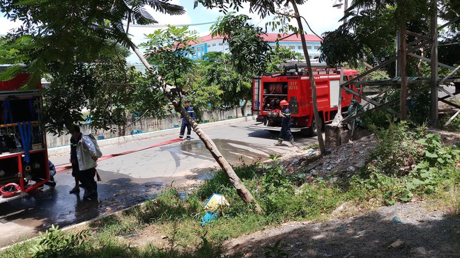 Vừa đi si&ecirc;u thị trở về nh&agrave;, người phụ nữ hốt hoảng thấy căn nh&agrave; ch&aacute;y rụi ở S&agrave;i G&ograve;n - Ảnh 2.