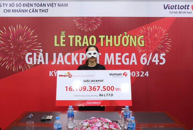Người phụ nữ tr&uacute;ng 16 tỷ đồng Vietlott khi về thăm qu&ecirc; - Ảnh 1.
