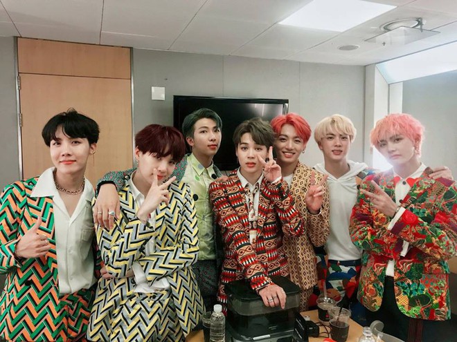 BTS diễn tận 3 bài trên sân khấu comeback đầu tiên, Red Velvet ngưng quảng bá vẫn “hạ gục” đối thủ - Ảnh 2.