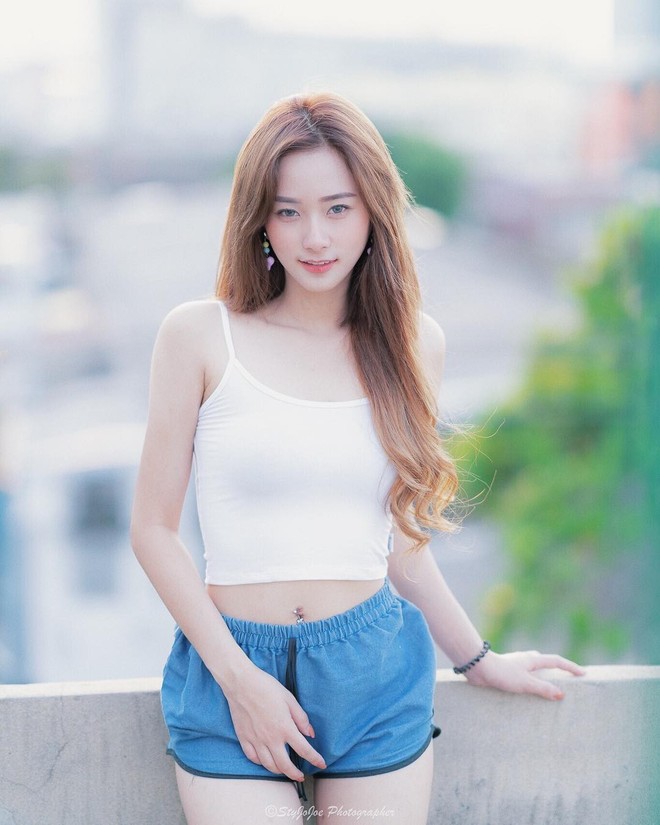 Hot girl Thái Lan sinh năm 1997 có gương mặt xinh xắn giống hệt Krystal (Fx) - Ảnh 1.