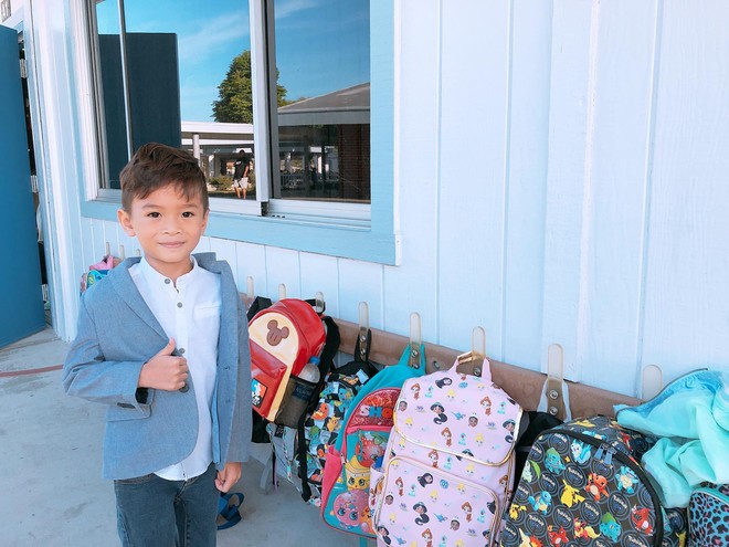 Con trai Ng&ocirc; Kiến Huy lớn phổng phao, h&aacute;o hức c&ugrave;ng bạn b&egrave; nhập học v&agrave;o lớp 1 tại Mỹ - Ảnh 4.