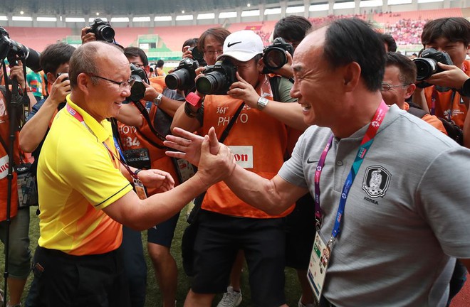 Báo Hàn: Doanh nghiệp Hàn Quốc thắng lớn nhờ bóng đá Việt Nam - Ảnh 1.