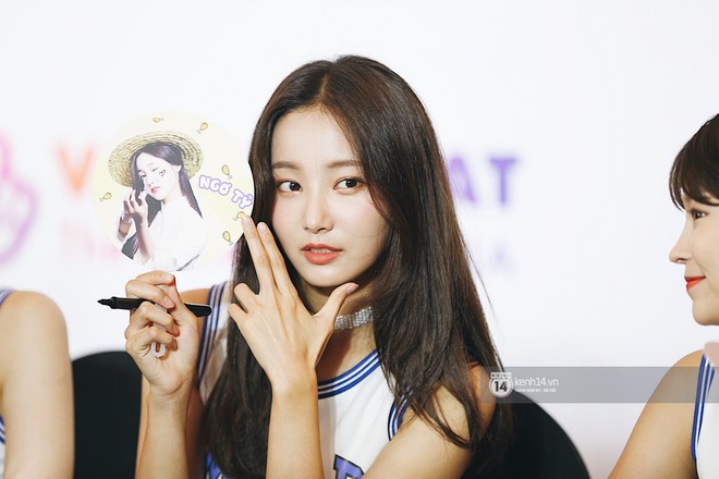 Mỹ nhân MOMOLAND đẹp vượt mặt nữ thần lai Nancy, Monsta X phanh ngực siêu hot tại fansign Việt Nam đầu tiên - Ảnh 14.