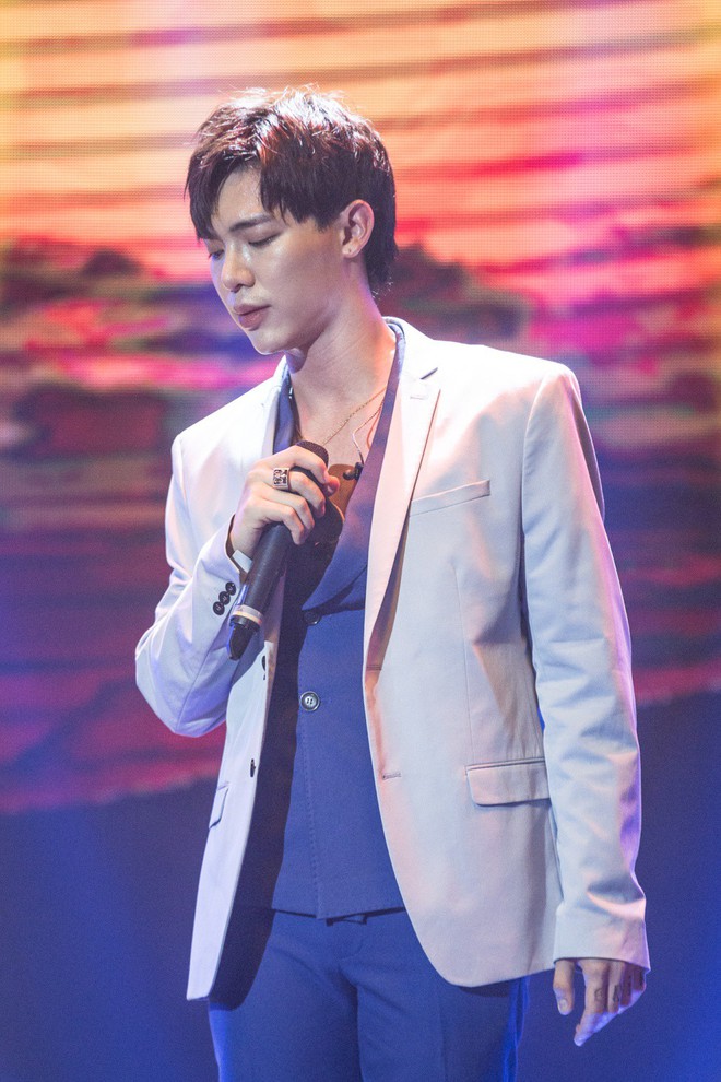 Sau Lạc tr&ocirc;i, Diva Hồng Nhung tiếp tục g&acirc;y tranh c&atilde;i khi cover B&ugrave;a y&ecirc;u theo phong c&aacute;ch mới - Ảnh 5.