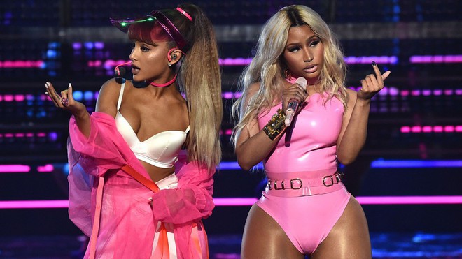 Sau 2 năm, nhìn lại ca khúc hợp tác khủng nhất mọi thời đại mang lại cho Ariana Grande và Nicki Minaj những thành tích gì? - Ảnh 3.