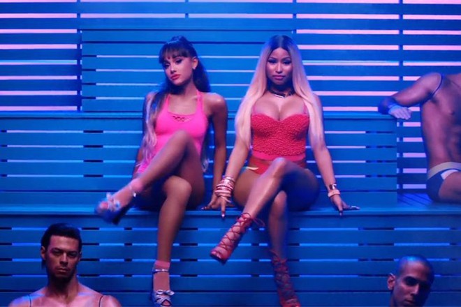 Sau 2 năm, nhìn lại ca khúc hợp tác khủng nhất mọi thời đại mang lại cho Ariana Grande và Nicki Minaj những thành tích gì? - Ảnh 2.