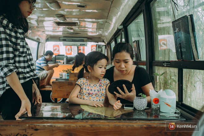 Phát hiện quán cà phê bus cực nhiều góc &quot;sống ảo&quot; ngay tại Hà Nội cho những ai còn băn khoăn cuối tuần không biết đi đâu - Ảnh 6.