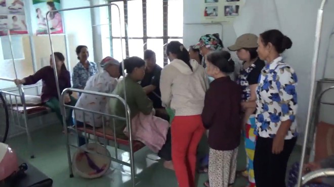 Hải Ph&ograve;ng: B&eacute; trai sơ sinh c&ograve;n nguy&ecirc;n d&acirc;y rốn bị bỏ rơi ở đường - Ảnh 2.