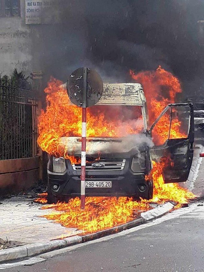 Dùng xe hút bể phốt chữa cháy ở Sa Pa: Lãnh đạo huyện thông tin chính thức - Ảnh 2.