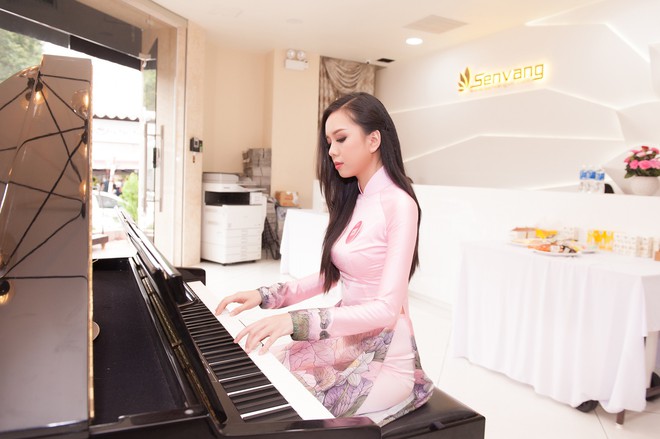 Vợ chồng Cẩm Ly bất ngờ xuất hiện tại vòng sơ khảo tài năng của thí sinh Hoa hậu Việt Nam 2018 - Ảnh 7.