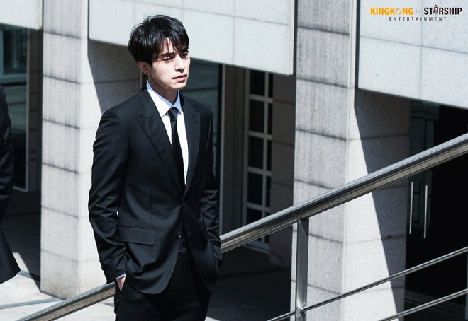 Lee Dong Wook khiến bệnh viện "ách tắc" vì đẹp trai như một vị thần - Ảnh 9.