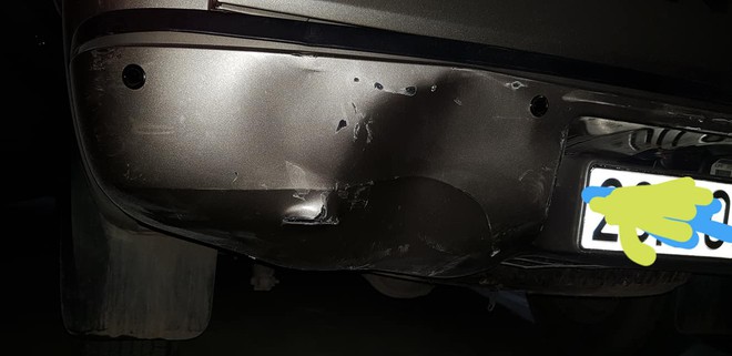 G&oacute;c vui t&iacute;nh: Đ&acirc;m v&agrave;o xe người kh&aacute;c phải bồi thường, tối về tiếc của n&ecirc;n nhắn tin khủng bố để đ&ograve;i lại bằng được - Ảnh 1.