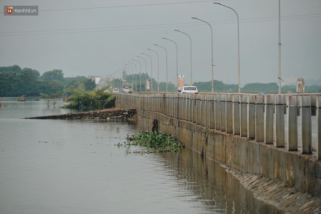 Con đường tỉnh lộ nơi hàng trăm người bơi lội ở Hà Nội sau nửa tháng chìm trong biển nước đã thông xe trở lại - Ảnh 9.