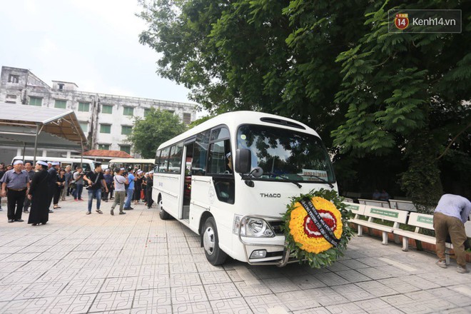 Thị Nở Đức Lưu v&agrave; loạt nghệ sĩ Việt rơi nước mắt tiễn biệt Ch&iacute; Ph&egrave;o B&ugrave;i Cường - Ảnh 23.