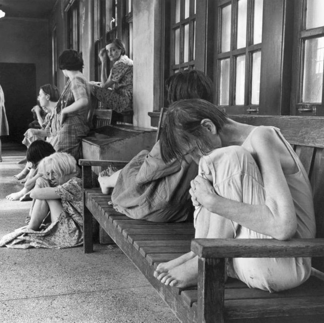 Những tấm hình ám ảnh trong bệnh viện tâm thần 50 năm trước