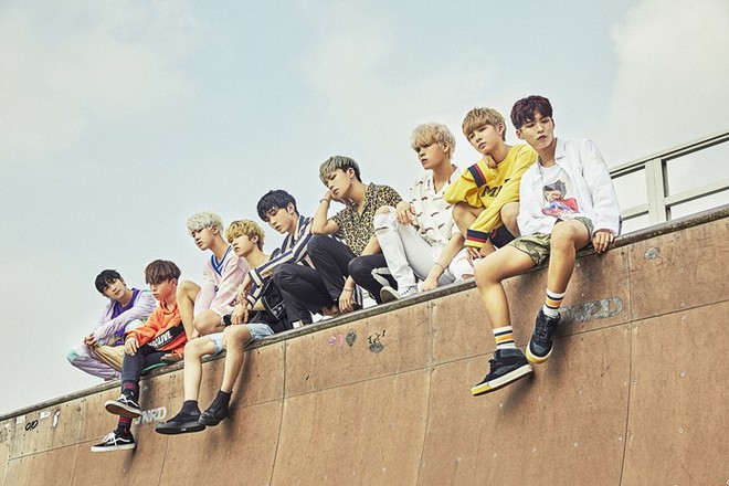 D-CRUNCH chia sẻ tham vọng v&agrave;o Billboard giống BTS, tưởng bị n&eacute;m đ&aacute; nhưng d&acirc;n mạng lại c&oacute; phản ứng thật bất ngờ - Ảnh 2.