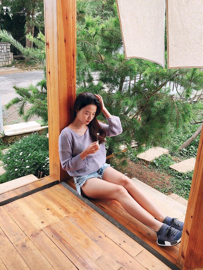Jolie Nguyễn chơi trội mặc áo mưa giữa trời nắng, Khánh Linh The Face mặc street style mà vẫn sexy hết nấc - Ảnh 10.