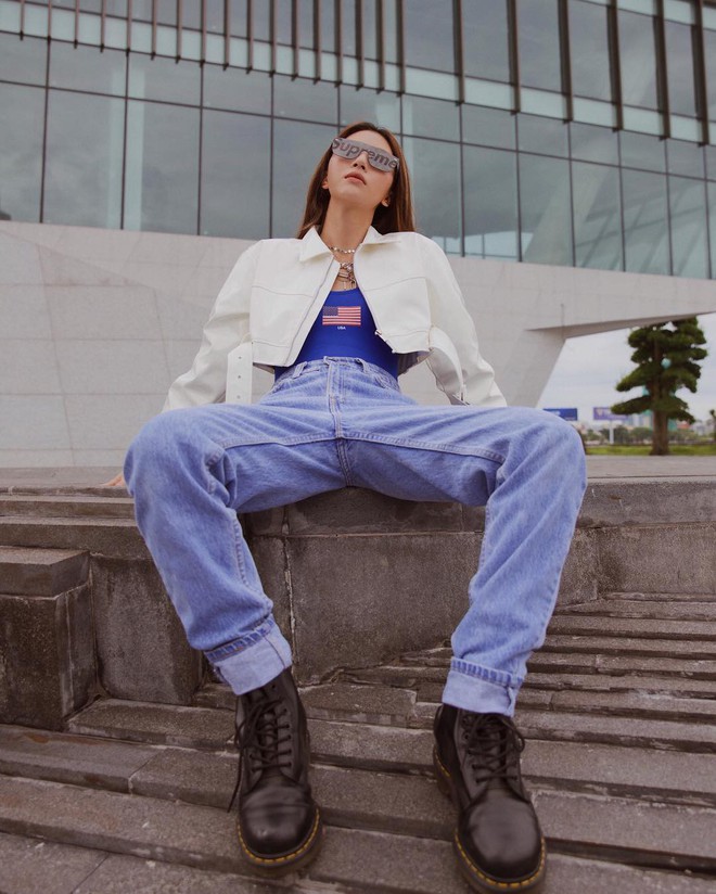 Jolie Nguyễn chơi trội mặc áo mưa giữa trời nắng, Khánh Linh The Face mặc street style mà vẫn sexy hết nấc - Ảnh 15.
