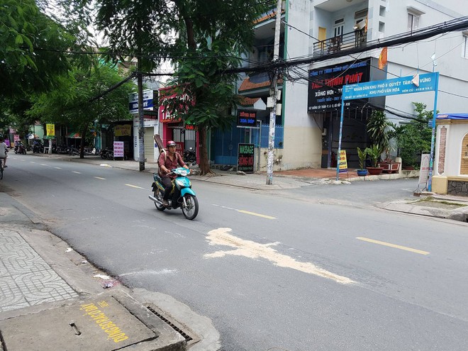Người đàn ông bị xe ben cán tử vong ở Sài Gòn - Ảnh 1.