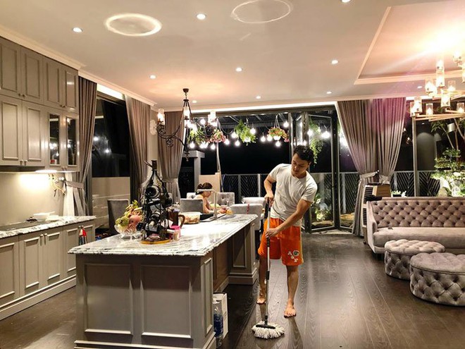 B&ecirc;n trong những căn biệt thự triệu đ&ocirc; của sao Vbiz: Người d&aacute;t v&agrave;ng như cung điện, người tỷ mỉ b&agrave;y tr&iacute; từng m&oacute;n đồ kỳ c&ocirc;ng bắt mắt! - Ảnh 28.