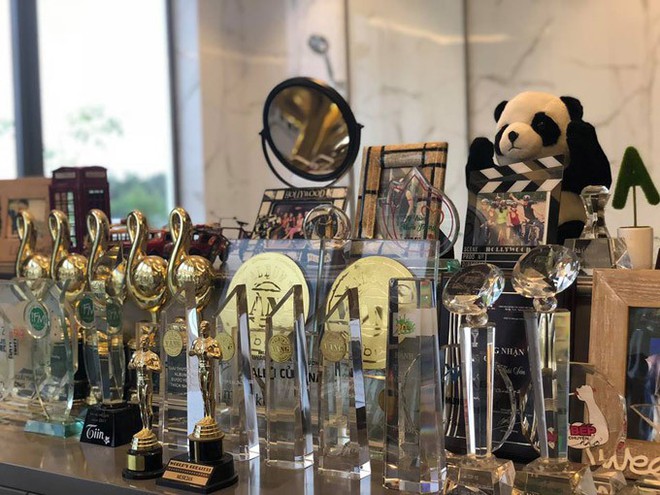 B&ecirc;n trong những căn biệt thự triệu đ&ocirc; của sao Vbiz: Người d&aacute;t v&agrave;ng như cung điện, người tỷ mỉ b&agrave;y tr&iacute; từng m&oacute;n đồ kỳ c&ocirc;ng bắt mắt! - Ảnh 30.