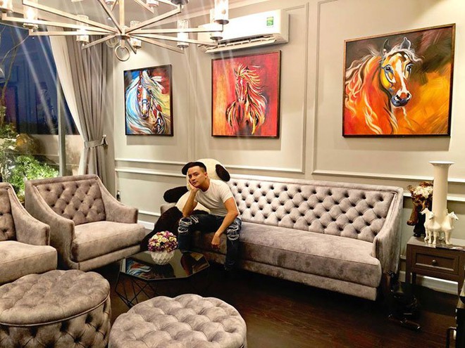 B&ecirc;n trong những căn biệt thự triệu đ&ocirc; của sao Vbiz: Người d&aacute;t v&agrave;ng như cung điện, người tỷ mỉ b&agrave;y tr&iacute; từng m&oacute;n đồ kỳ c&ocirc;ng bắt mắt! - Ảnh 25.