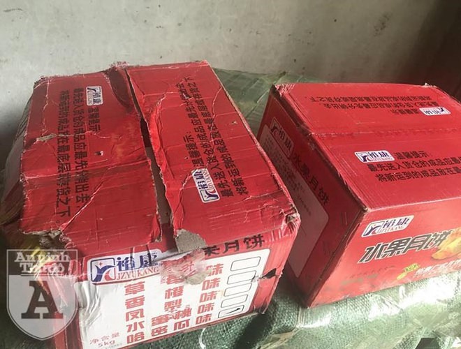 Cận cảnh những chiếc b&aacute;nh Trung thu gi&aacute; 2.000 đồng - Ảnh 16.