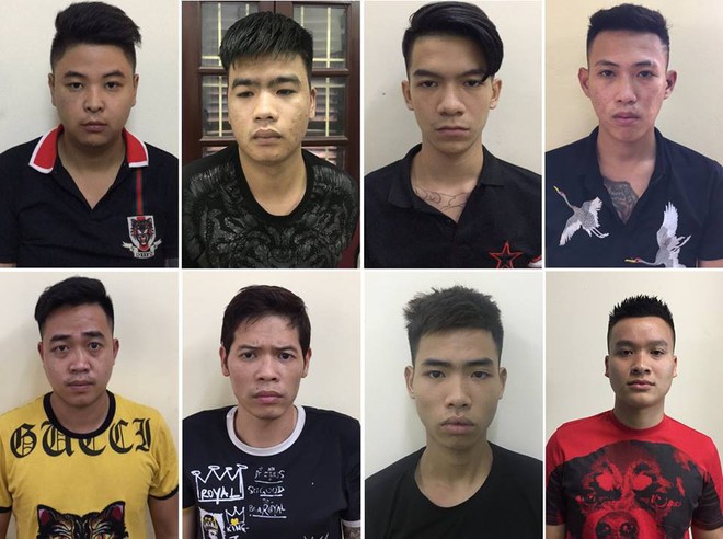 H&agrave; Nội: Nh&oacute;m gần 100 thanh ni&ecirc;n cầm hung kh&iacute; chạy xe m&aacute;y đi thanh to&aacute;n nhau trong đ&ecirc;m - Ảnh 1.