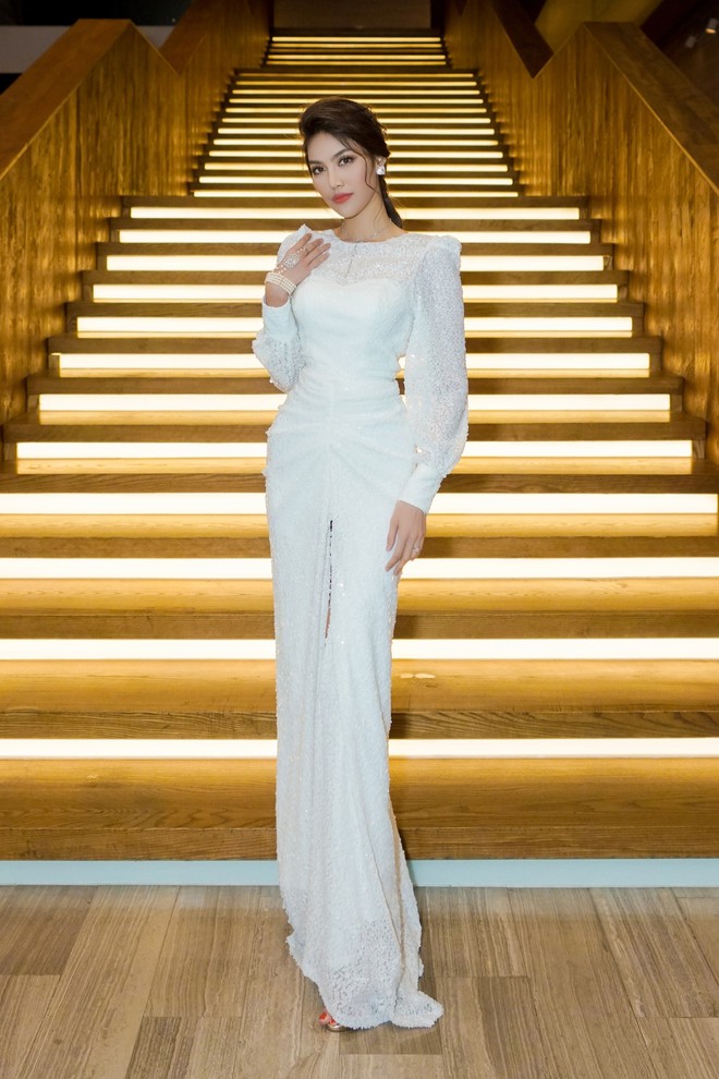 Hương Giang quyến rũ với váy xuyên thấu bó sát, Lan Khuê diện váy trắng tinh khôi như cô dâu tại sự kiện - Ảnh 6.