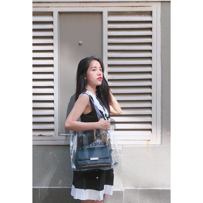 Chiếc túi nào đang khiến các hot girl Instagram Việt phát cuồng trong mùa Summer Fall 2018? - Ảnh 5.