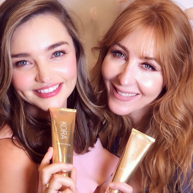 Khoe nhan sắc v&agrave; v&oacute;c d&aacute;ng &ldquo;đẹp từng milimet&rdquo;, ai tin Miranda Kerr chỉ vừa mới sinh con được 3 th&aacute;ng? - Ảnh 1.