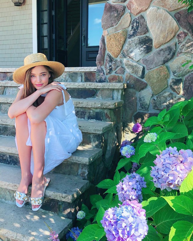 Khoe nhan sắc v&agrave; v&oacute;c d&aacute;ng &ldquo;đẹp từng milimet&rdquo;, ai tin Miranda Kerr chỉ vừa mới sinh con được 3 th&aacute;ng? - Ảnh 13.