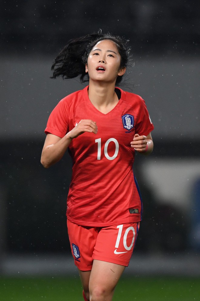 Nhan sắc xinh đẹp của nữ tiền vệ H&agrave;n Quốc dự ASIAD 2018 - Ảnh 3.