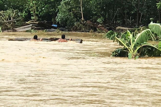 Hàng trăm người dân vùng biên ở Kon Tum bị cô lập do mưa lũ - Ảnh 4.