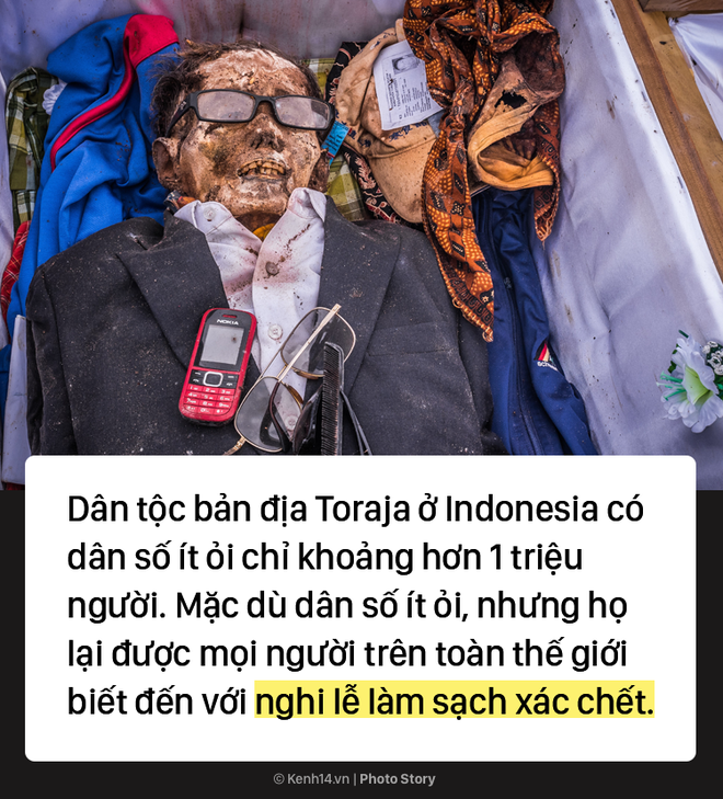 Đào mộ và tắm rửa cho xác chết, đây là cách người Indonesia giúp linh hồn siêu thoát - Ảnh 1.