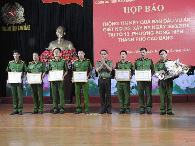 Nghi phạm sát hại vợ mới cưới rồi ném xác phi tang có ý định nhảy sông tự tử - Ảnh 4.