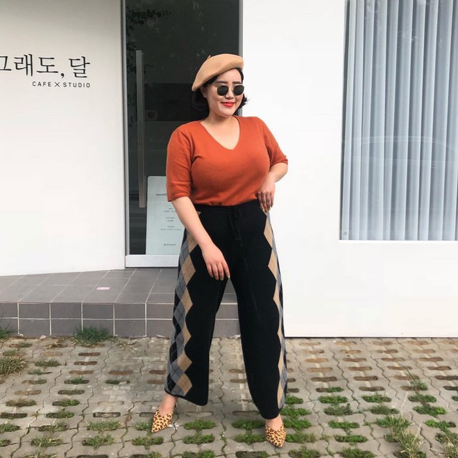 Th&acirc;n h&igrave;nh mũm mĩm th&igrave; c&oacute; sao, c&ocirc; n&agrave;ng n&agrave;y vẫn tự tin tỏa s&aacute;ng nhờ 4 b&iacute; k&iacute;p diện đồ tuyệt hay - Ảnh 2.