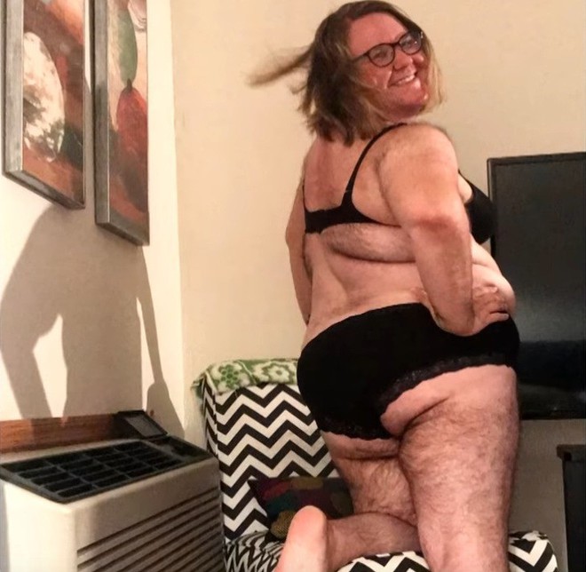 Chứng bệnh rậm l&ocirc;ng kỳ lạ đ&atilde; thay đổi cuộc đời của người phụ nữ n&agrave;y m&atilde;i m&atilde;i - Ảnh 3.