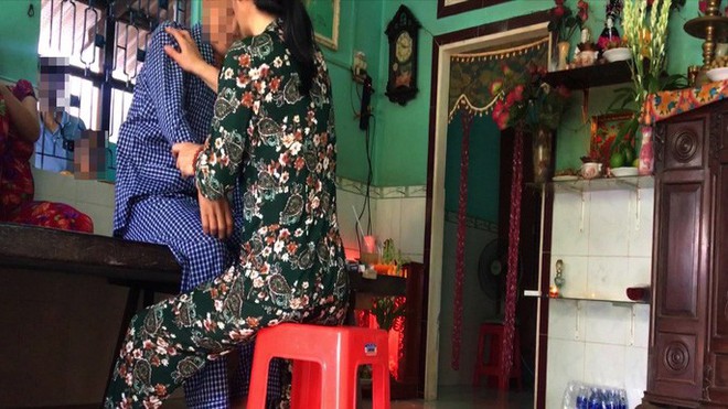 Nữ &ldquo;thần y&rdquo; c&oacute; t&ecirc;n &ldquo;&Ocirc;ng C&oacute;c&rdquo; trị b&aacute; bệnh bằng c&aacute;ch&hellip; vuốt, thổi - Ảnh 6.