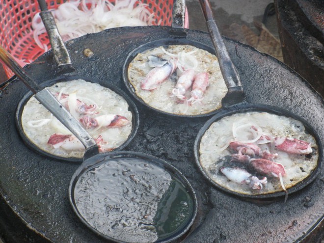 Khám phá con hẻm street-food ở Nha Trang mà chỉ 50k cũng có thể ăn đặc sản no căng - Ảnh 1.