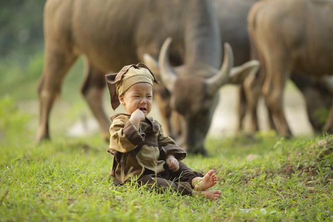 Xuất hiện th&aacute;nh kh&oacute;c nh&egrave; mới nổi tr&ecirc;n MXH, nhất quyết giữ nguy&ecirc;n bộ mặt mếu m&aacute;o trong mọi khung h&igrave;nh - Ảnh 3.