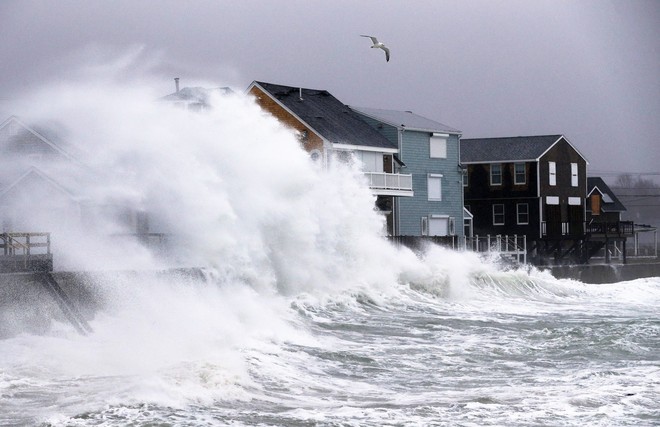 Bờ đông nước Mỹ chuẩn bị đón cơn bão tồi tệ nhất trong vòng 60 năm - Ảnh 1.
