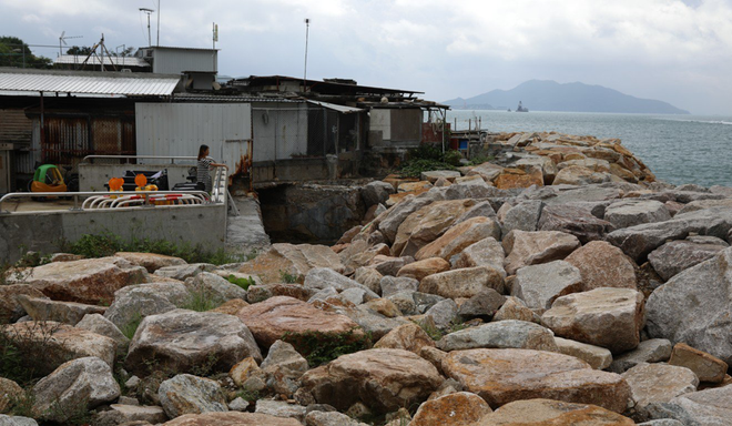 Siêu bão lịch sử đổ bộ Hong Kong, người dân vội vã tích trữ lương thực để cầm cự - Ảnh 4.