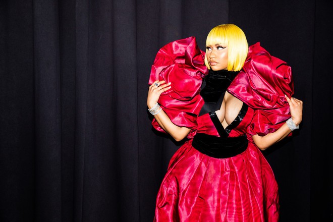 Nicki Minaj: Kẻ khủng bố công khai mang 2 quả bom nhiệt hạch khổng lồ đến ghế đầu mọi fashion show - Ảnh 2.