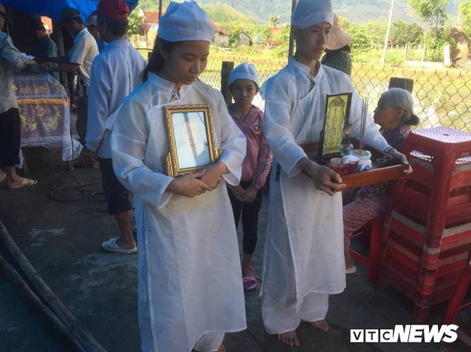 Chồng đâm chết vợ tại phiên tòa hòa giải ly hôn: Xót xa 3 người con không nơi nương tựa - Ảnh 2.