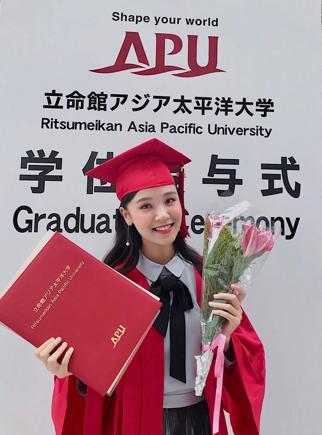 Chỉ 1 bức hình chụp lúc tốt nghiệp, Á khôi Du học sinh Việt toàn thế giới lại khiến dân mạng rung rinh vì quá xinh - Ảnh 1.