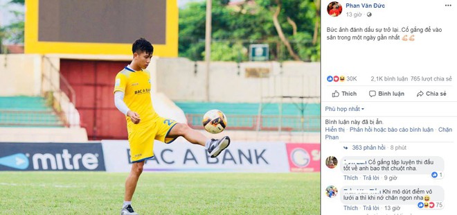 Phan Văn Đức cười tươi trên sân tập, tự tin kịp hồi phục dự AFF Cup 2018 - Ảnh 1.