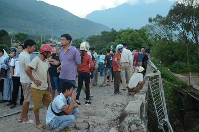 Vụ tai nạn thảm khốc 13 người chết ở Lai Châu: “Có những cơ thể đã không còn nguyên vẹn, nhìn thương tâm và đau xót lắm” - Ảnh 5.