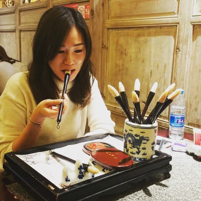 Chuyện thật như đ&ugrave;a: Nhiều thực kh&aacute;ch đến một nh&agrave; h&agrave;ng ở T&acirc;y An (Trung Quốc) chỉ để... ăn b&uacute;t l&ocirc;ng - Ảnh 5.