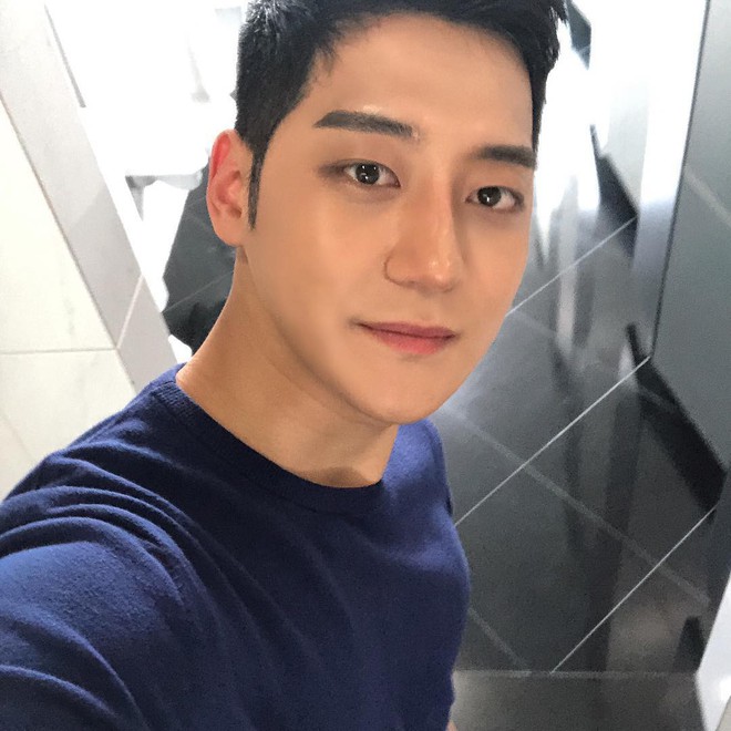 Hot boy lai Mỹ - Hàn sở hữu body 6 múi săn chắc cùng gương mặt đẹp trai hoàn hảo - Ảnh 4.